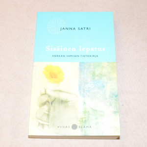 Janna Satri Sisäinen lepatus - Herkän ihmisen tietokirja