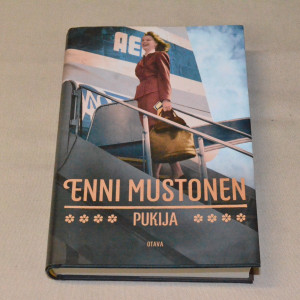 Enni Mustonen Pukija