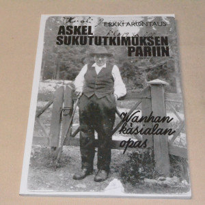 Erkki Arontaus Askel sukututkimuksen pariin - Wanhan käsialan opas