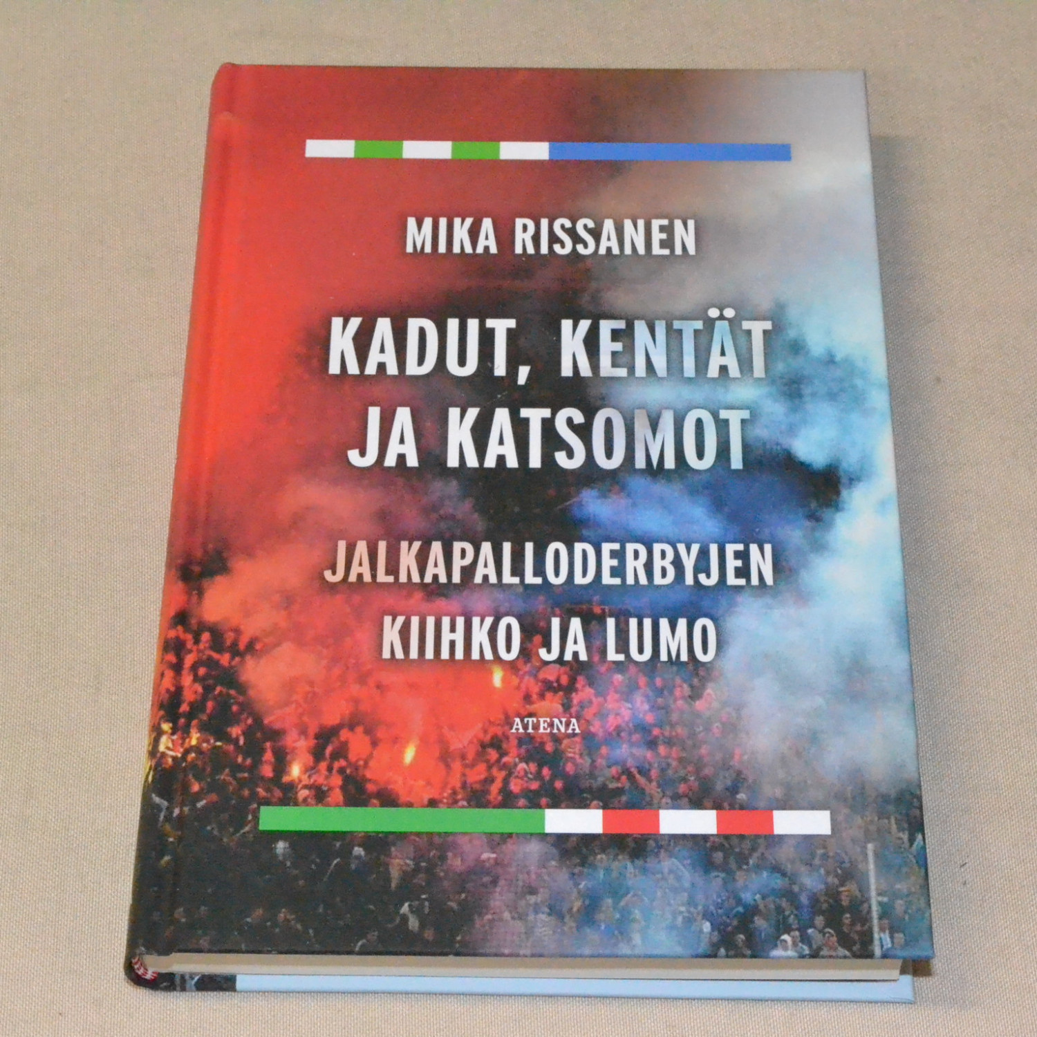 Mika Rissanen Kadut, kentät ja katsomot - Jalkapalloderbyjen kiihko ja lumo