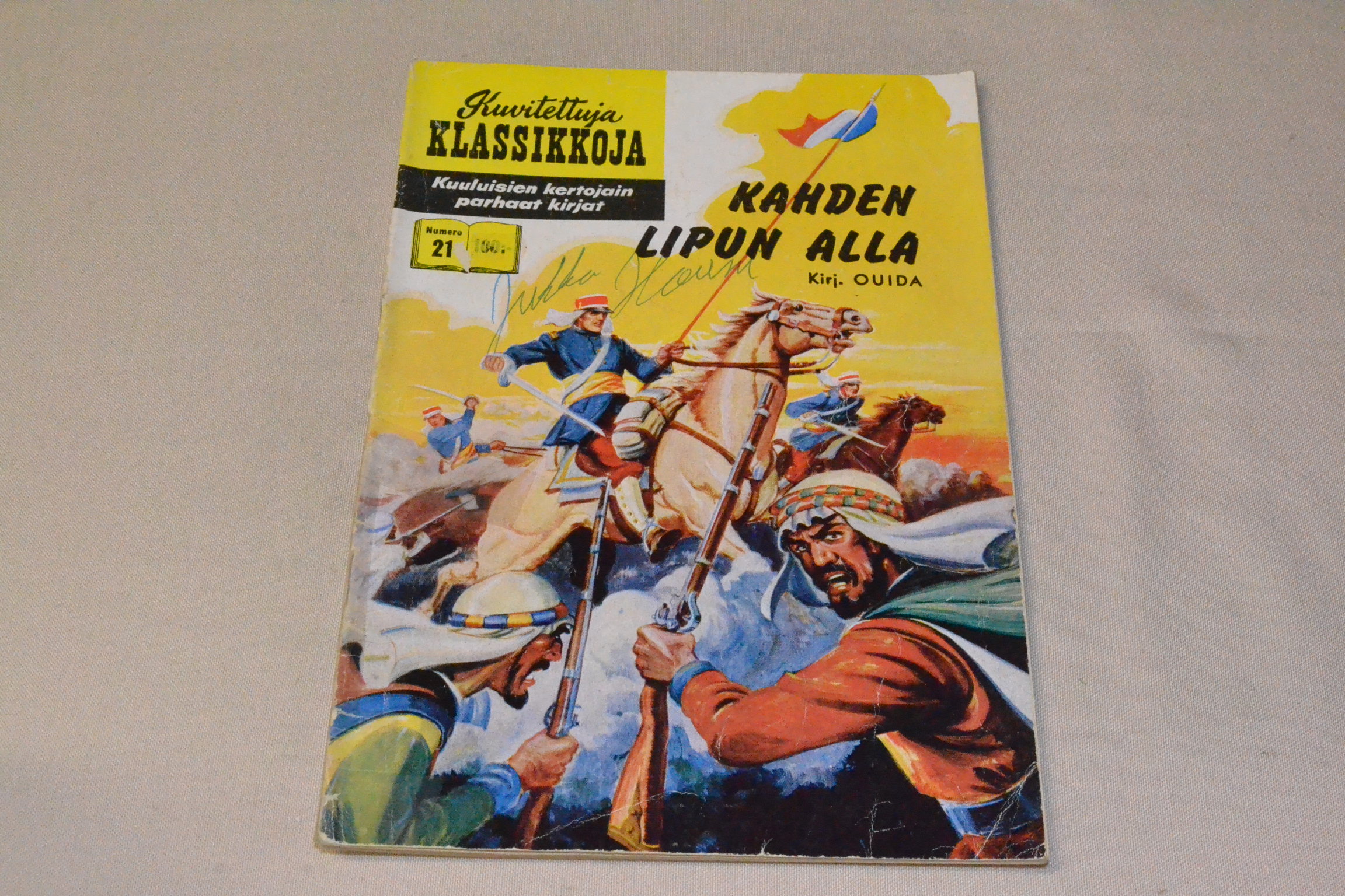 Kuvitettuja klassikkoja 21 Kahden lipun alla